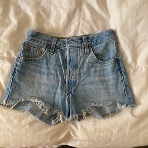 501 Levi’s premium button up short shorts